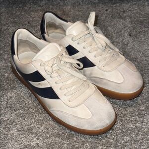 Vince Men's Oasis Classic White and Navy Men's Sneakers